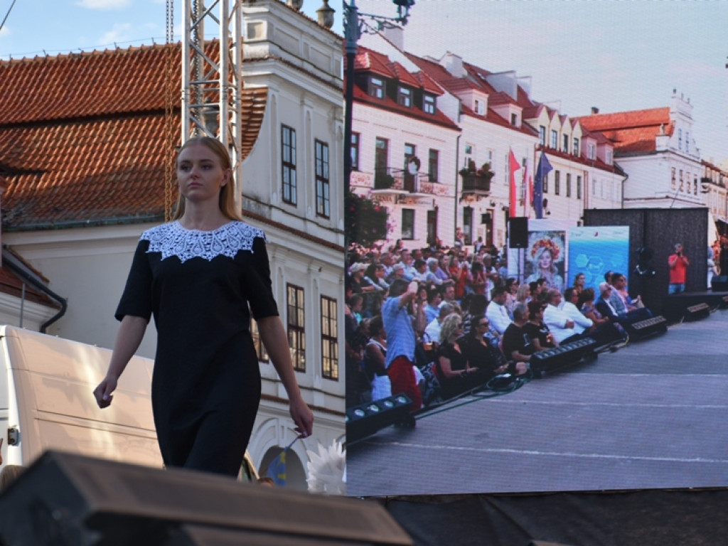 Sandomierz stolicą polskiej mody. Wielki pokaz na zakończenie Nadwiślańskiego Fashion Week [zdjęcia]