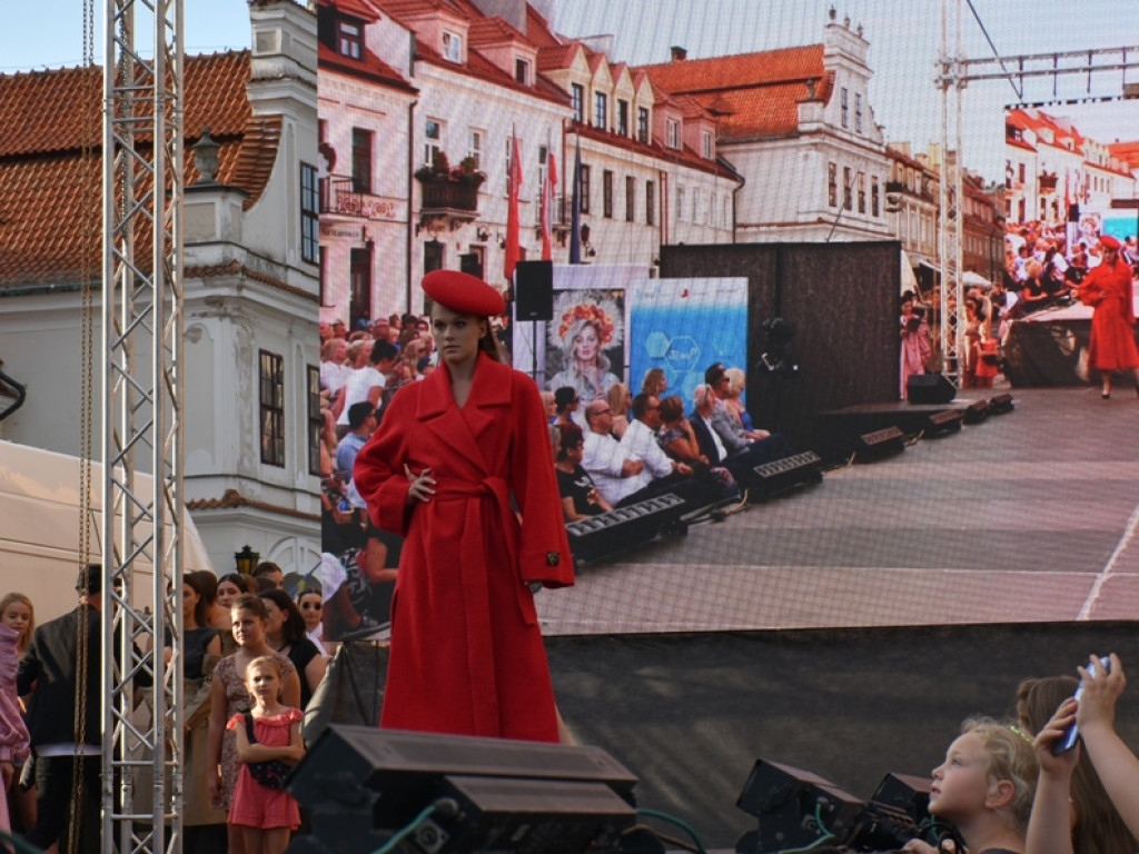Sandomierz stolicą polskiej mody. Wielki pokaz na zakończenie Nadwiślańskiego Fashion Week [zdjęcia]