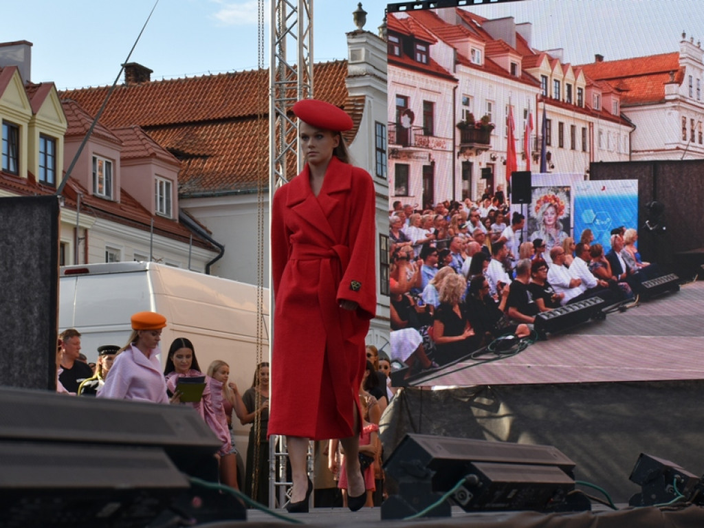 Sandomierz stolicą polskiej mody. Wielki pokaz na zakończenie Nadwiślańskiego Fashion Week [zdjęcia]
