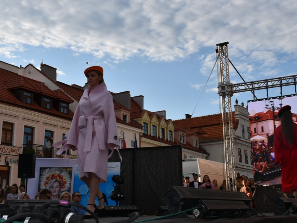 Sandomierz stolicą polskiej mody. Wielki pokaz na zakończenie Nadwiślańskiego Fashion Week [zdjęcia]