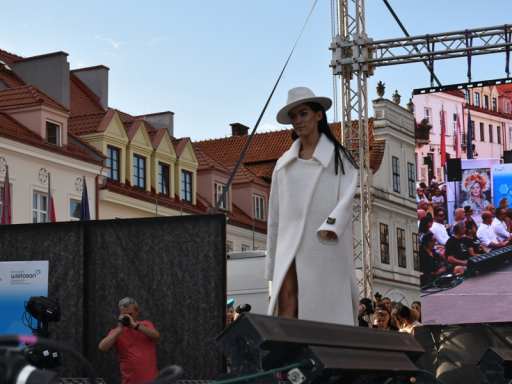 Sandomierz stolicą polskiej mody. Wielki pokaz na zakończenie Nadwiślańskiego Fashion Week [zdjęcia]