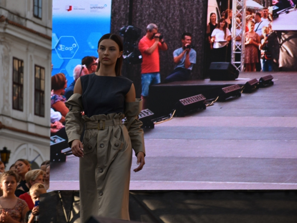 Sandomierz stolicą polskiej mody. Wielki pokaz na zakończenie Nadwiślańskiego Fashion Week [zdjęcia]