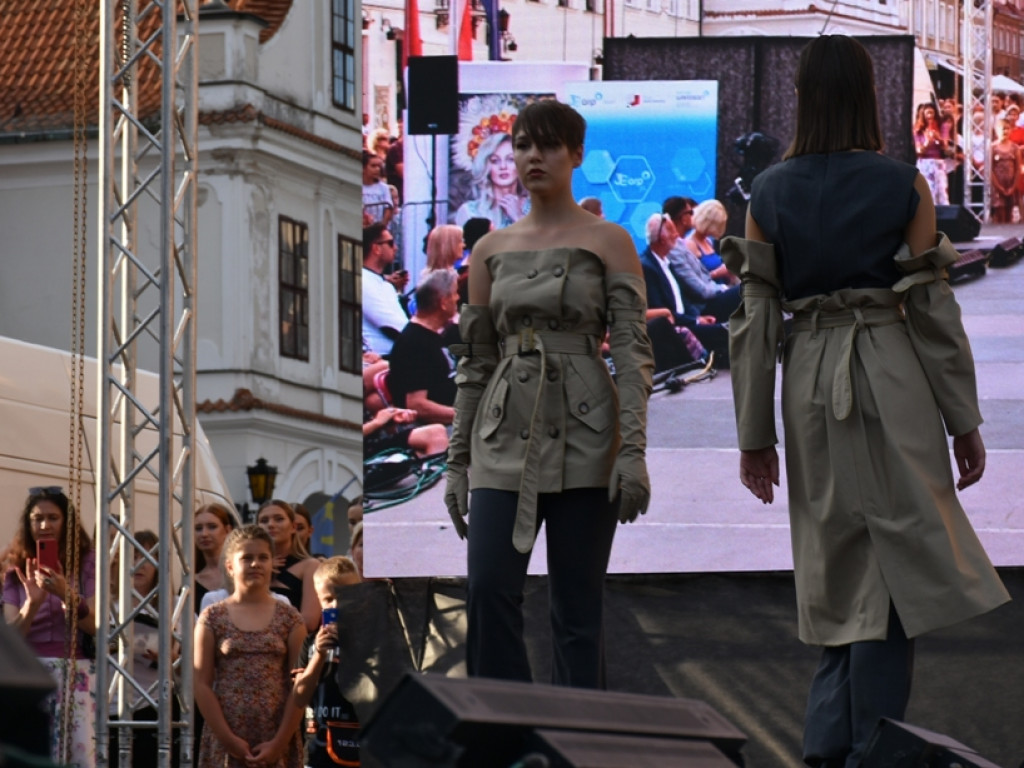 Sandomierz stolicą polskiej mody. Wielki pokaz na zakończenie Nadwiślańskiego Fashion Week [zdjęcia]