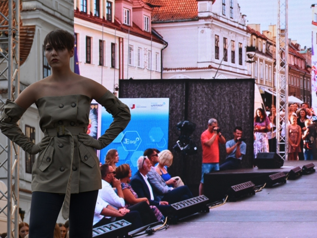 Sandomierz stolicą polskiej mody. Wielki pokaz na zakończenie Nadwiślańskiego Fashion Week [zdjęcia]