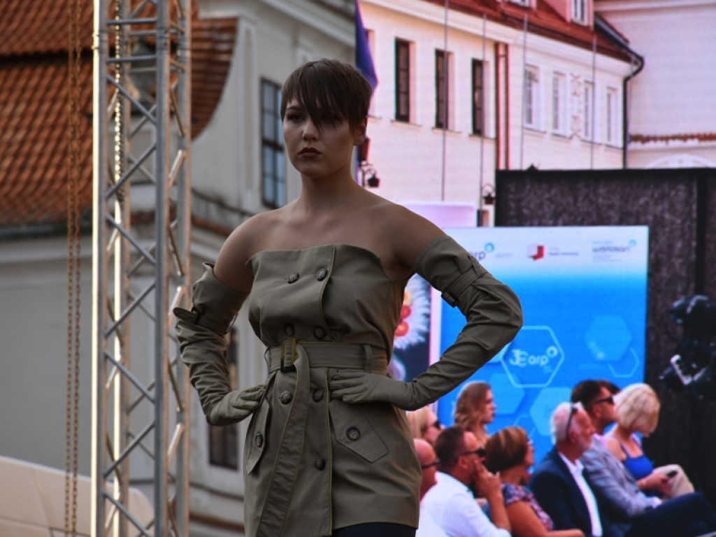 Sandomierz stolicą polskiej mody. Wielki pokaz na zakończenie Nadwiślańskiego Fashion Week [zdjęcia]