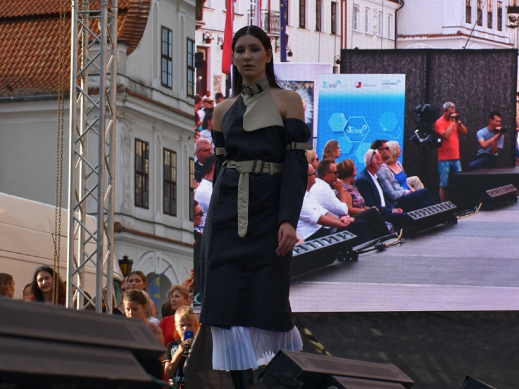 Sandomierz stolicą polskiej mody. Wielki pokaz na zakończenie Nadwiślańskiego Fashion Week [zdjęcia]