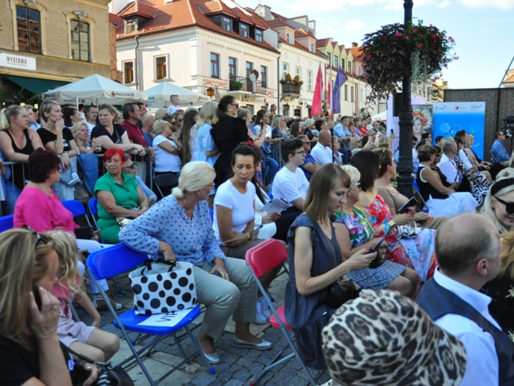 Sandomierz stolicą polskiej mody. Wielki pokaz na zakończenie Nadwiślańskiego Fashion Week [zdjęcia]
