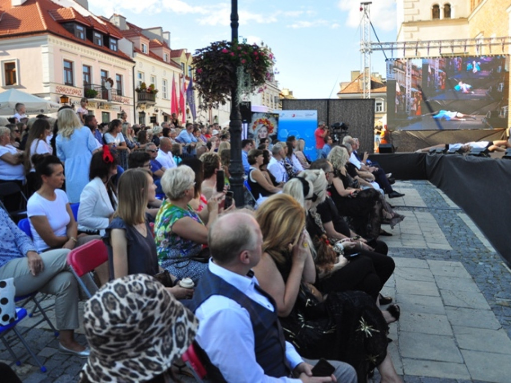 Sandomierz stolicą polskiej mody. Wielki pokaz na zakończenie Nadwiślańskiego Fashion Week [zdjęcia]