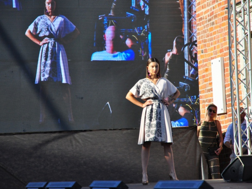 Sandomierz stolicą polskiej mody. Wielki pokaz na zakończenie Nadwiślańskiego Fashion Week [zdjęcia]