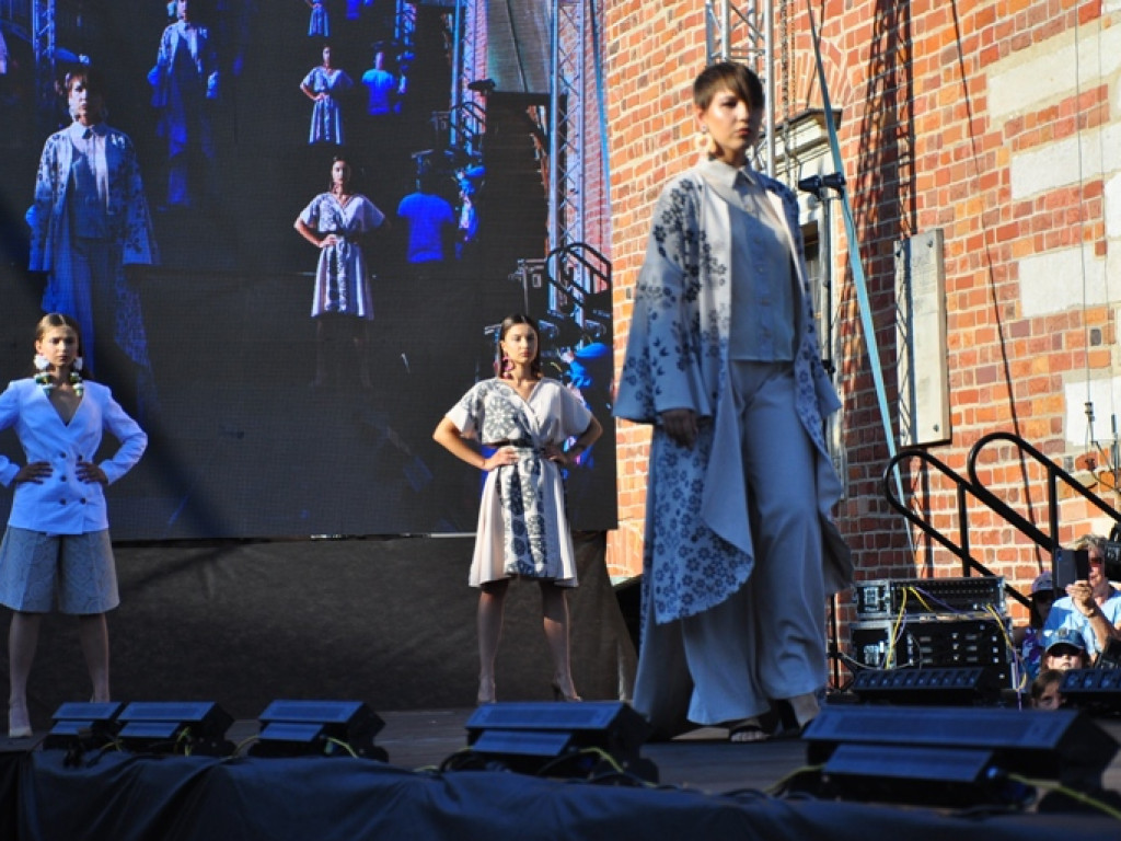 Sandomierz stolicą polskiej mody. Wielki pokaz na zakończenie Nadwiślańskiego Fashion Week [zdjęcia]