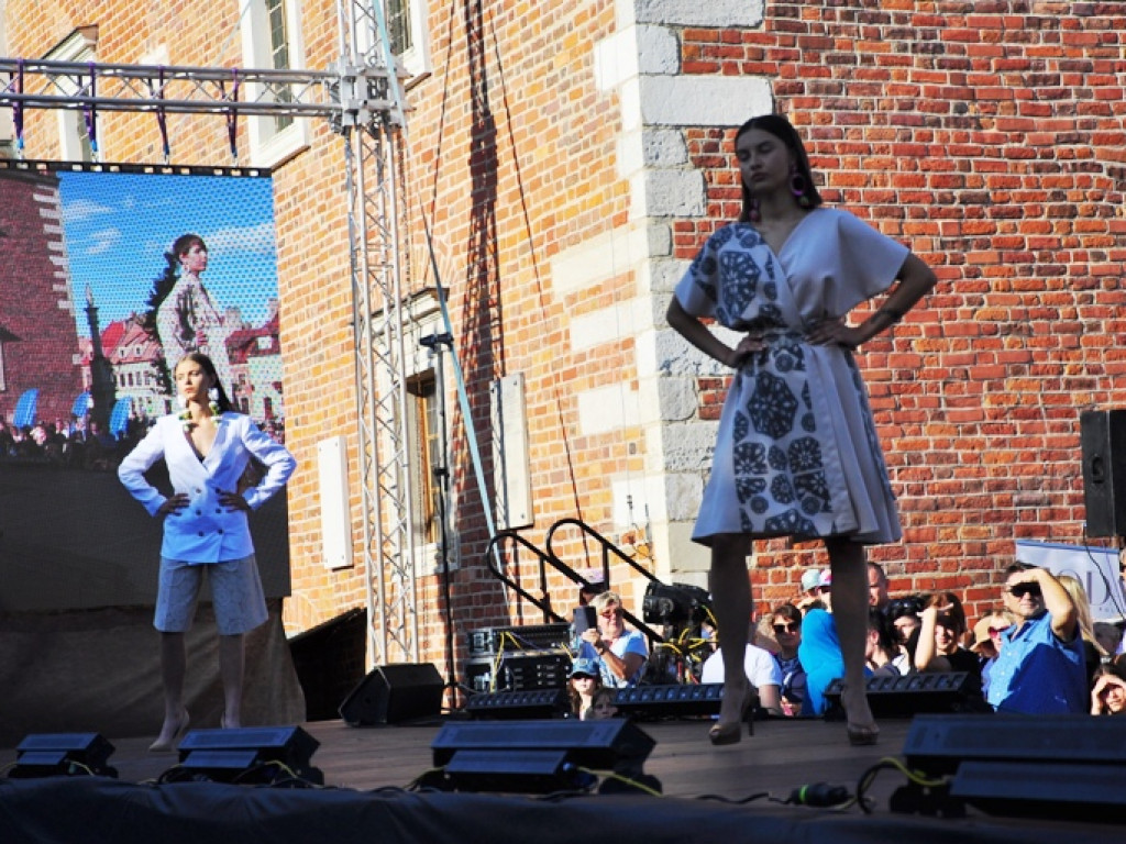 Sandomierz stolicą polskiej mody. Wielki pokaz na zakończenie Nadwiślańskiego Fashion Week [zdjęcia]