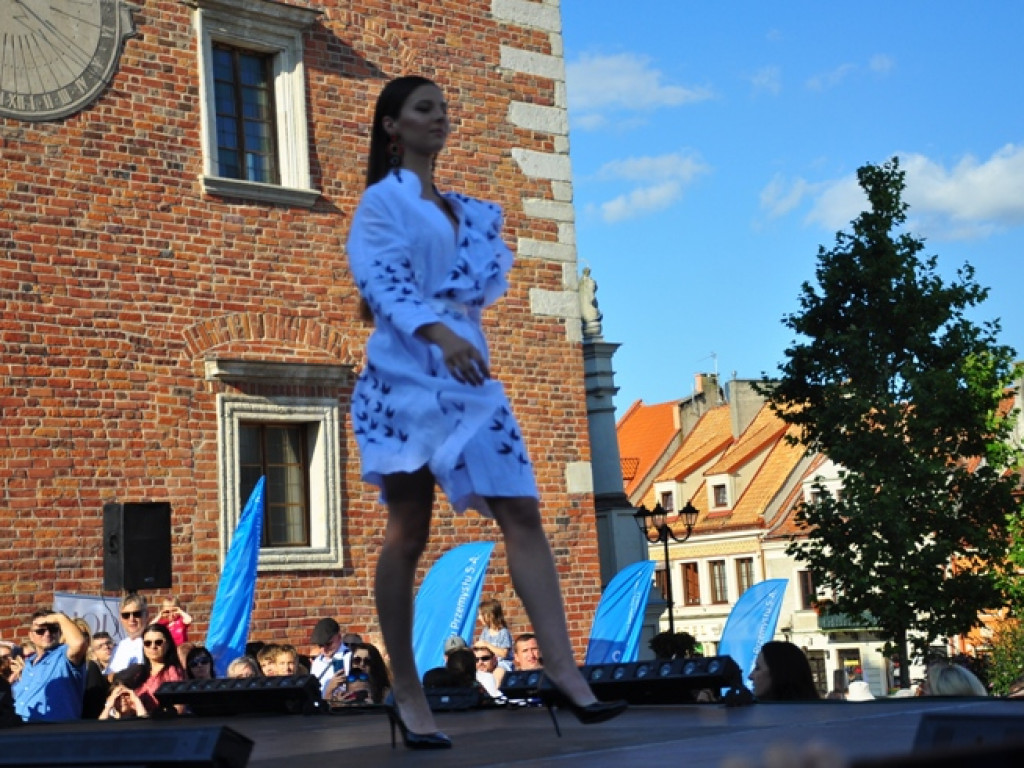 Sandomierz stolicą polskiej mody. Wielki pokaz na zakończenie Nadwiślańskiego Fashion Week [zdjęcia]