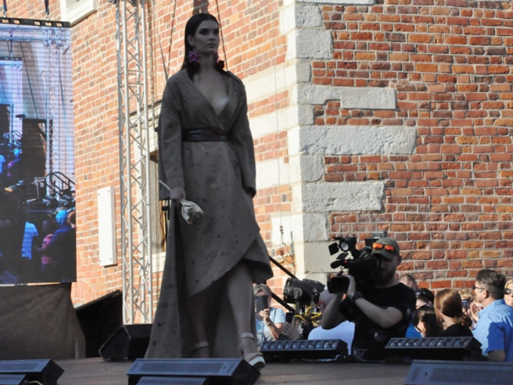 Sandomierz stolicą polskiej mody. Wielki pokaz na zakończenie Nadwiślańskiego Fashion Week [zdjęcia]