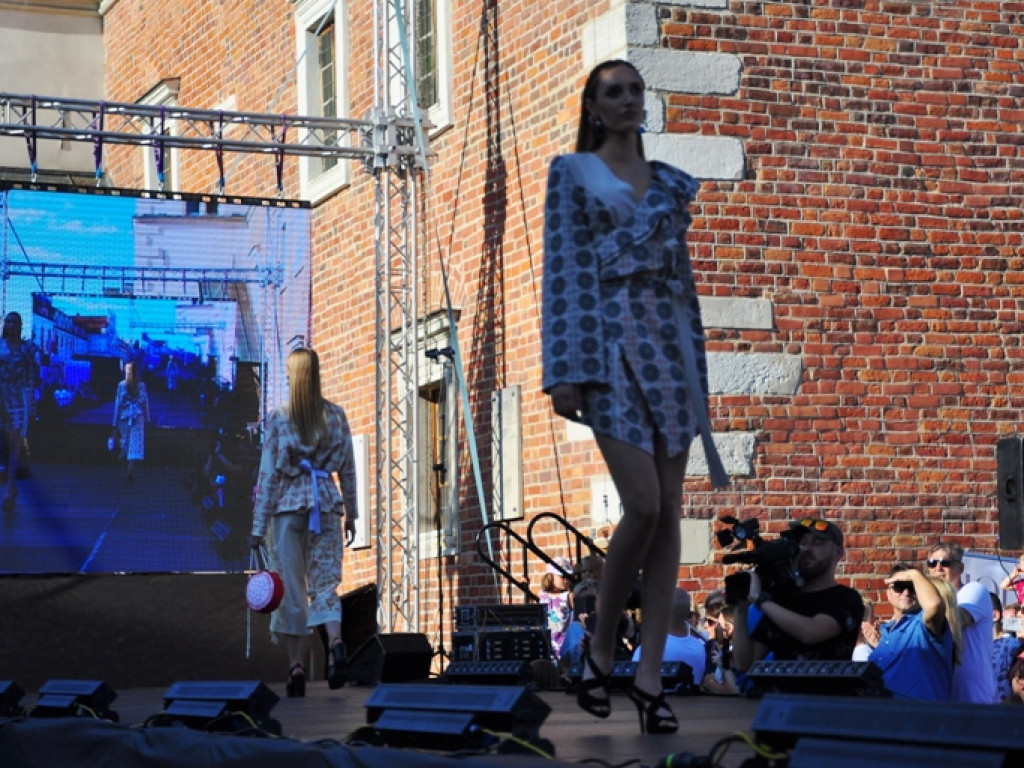 Sandomierz stolicą polskiej mody. Wielki pokaz na zakończenie Nadwiślańskiego Fashion Week [zdjęcia]