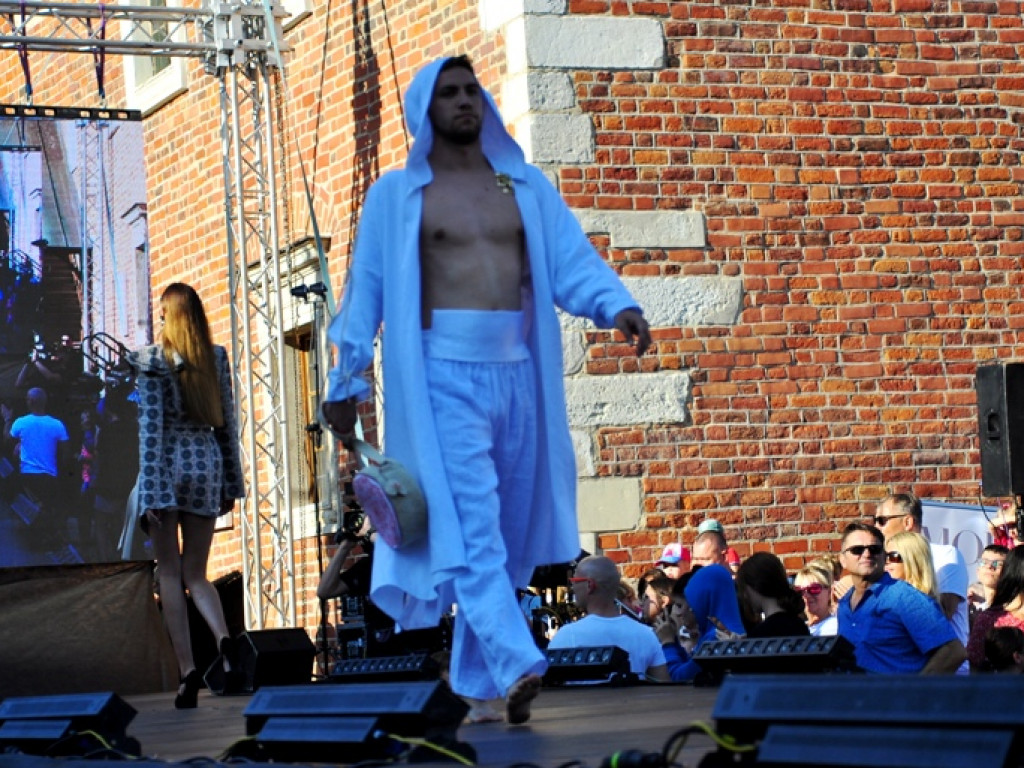 Sandomierz stolicą polskiej mody. Wielki pokaz na zakończenie Nadwiślańskiego Fashion Week [zdjęcia]