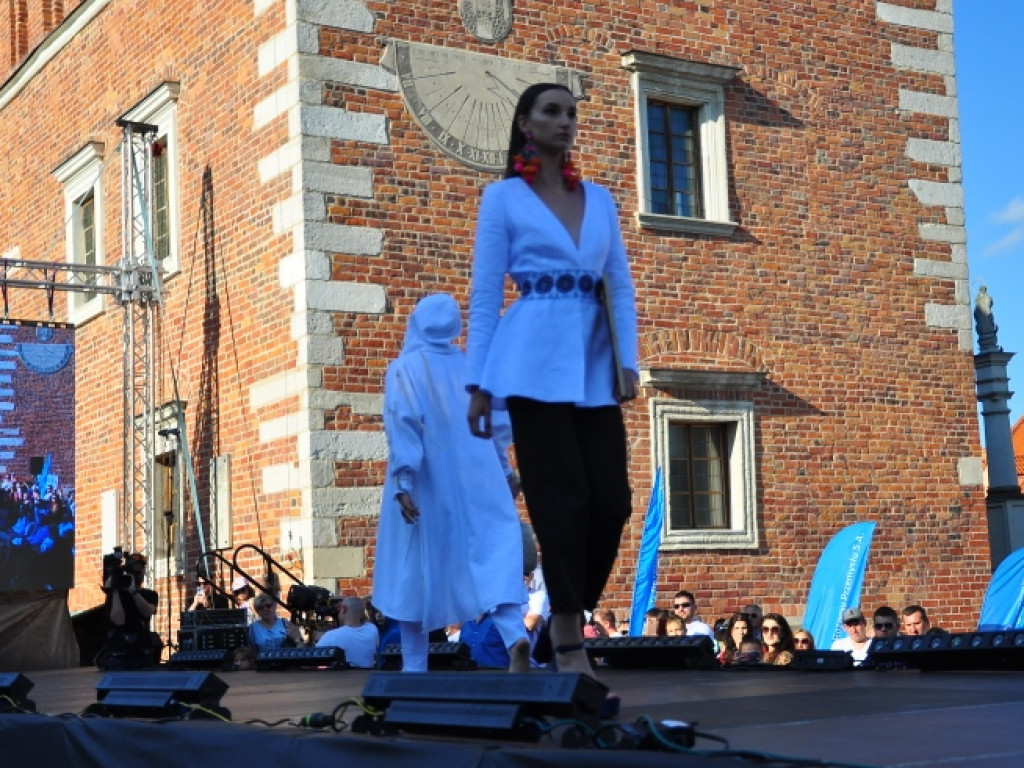 Sandomierz stolicą polskiej mody. Wielki pokaz na zakończenie Nadwiślańskiego Fashion Week [zdjęcia]