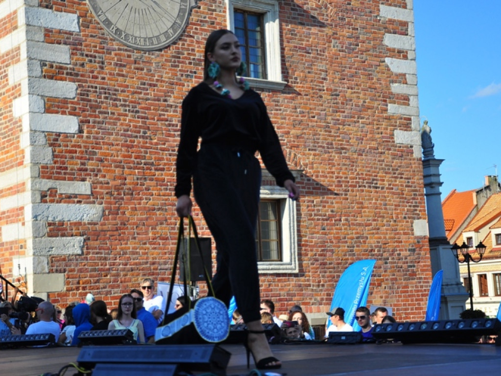 Sandomierz stolicą polskiej mody. Wielki pokaz na zakończenie Nadwiślańskiego Fashion Week [zdjęcia]