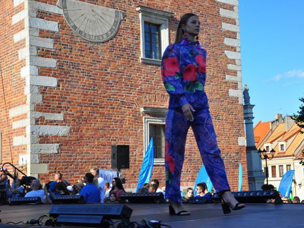 Sandomierz stolicą polskiej mody. Wielki pokaz na zakończenie Nadwiślańskiego Fashion Week [zdjęcia]