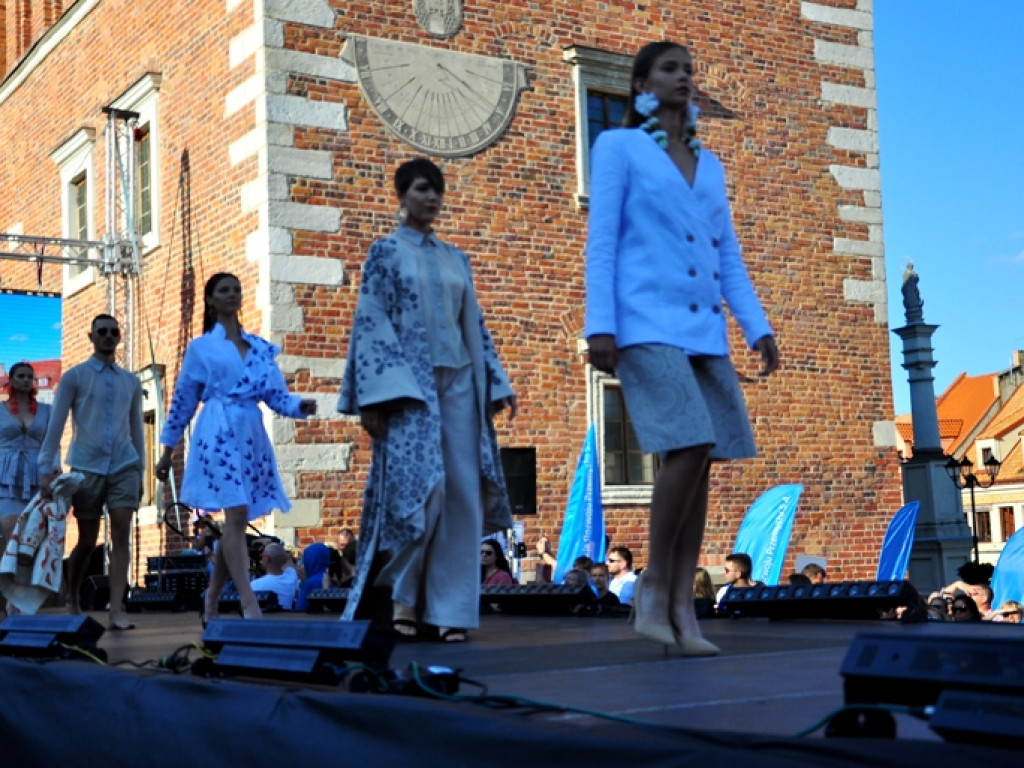Sandomierz stolicą polskiej mody. Wielki pokaz na zakończenie Nadwiślańskiego Fashion Week [zdjęcia]