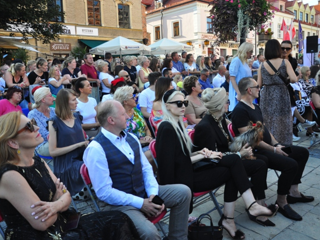 Sandomierz stolicą polskiej mody. Wielki pokaz na zakończenie Nadwiślańskiego Fashion Week [zdjęcia]