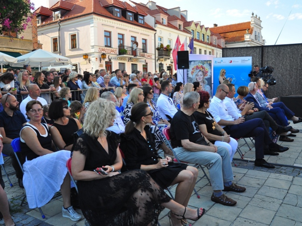 Sandomierz stolicą polskiej mody. Wielki pokaz na zakończenie Nadwiślańskiego Fashion Week [zdjęcia]