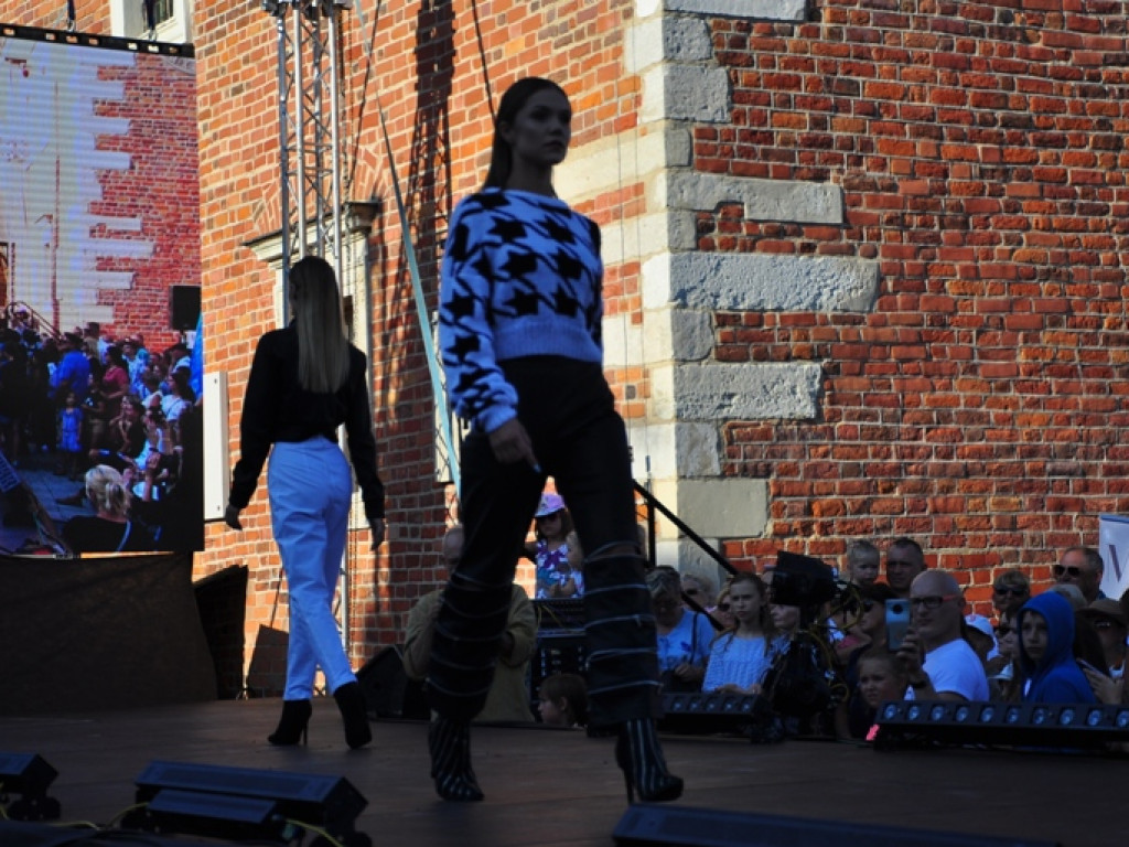 Sandomierz stolicą polskiej mody. Wielki pokaz na zakończenie Nadwiślańskiego Fashion Week [zdjęcia]