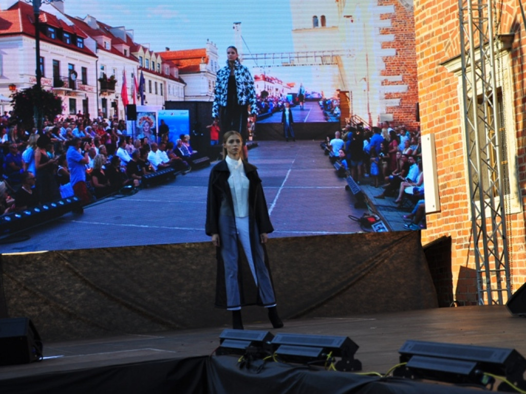 Sandomierz stolicą polskiej mody. Wielki pokaz na zakończenie Nadwiślańskiego Fashion Week [zdjęcia]