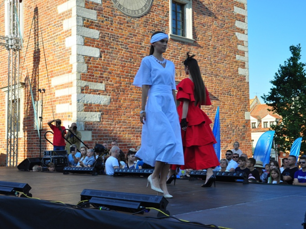 Sandomierz stolicą polskiej mody. Wielki pokaz na zakończenie Nadwiślańskiego Fashion Week [zdjęcia]