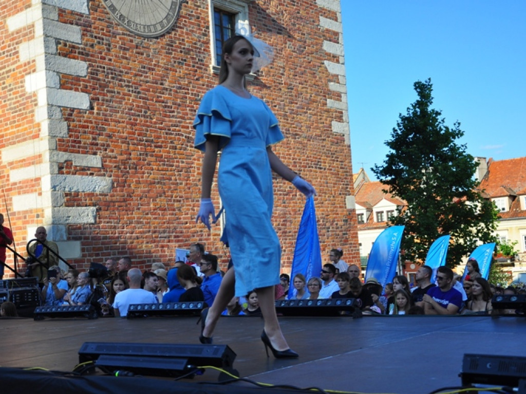 Sandomierz stolicą polskiej mody. Wielki pokaz na zakończenie Nadwiślańskiego Fashion Week [zdjęcia]