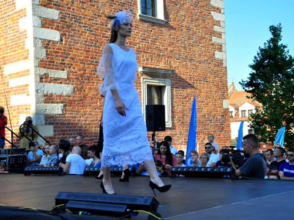 Sandomierz stolicą polskiej mody. Wielki pokaz na zakończenie Nadwiślańskiego Fashion Week [zdjęcia]