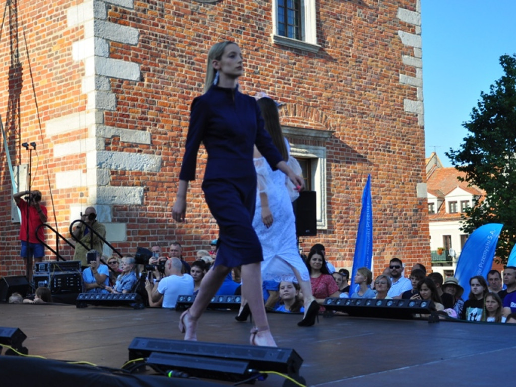 Sandomierz stolicą polskiej mody. Wielki pokaz na zakończenie Nadwiślańskiego Fashion Week [zdjęcia]
