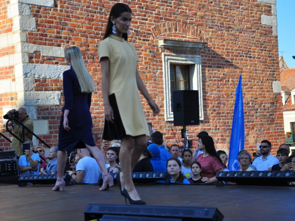 Sandomierz stolicą polskiej mody. Wielki pokaz na zakończenie Nadwiślańskiego Fashion Week [zdjęcia]
