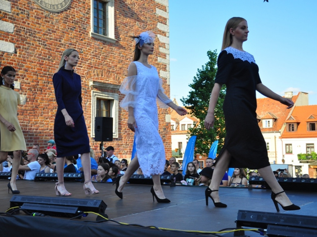 Sandomierz stolicą polskiej mody. Wielki pokaz na zakończenie Nadwiślańskiego Fashion Week [zdjęcia]