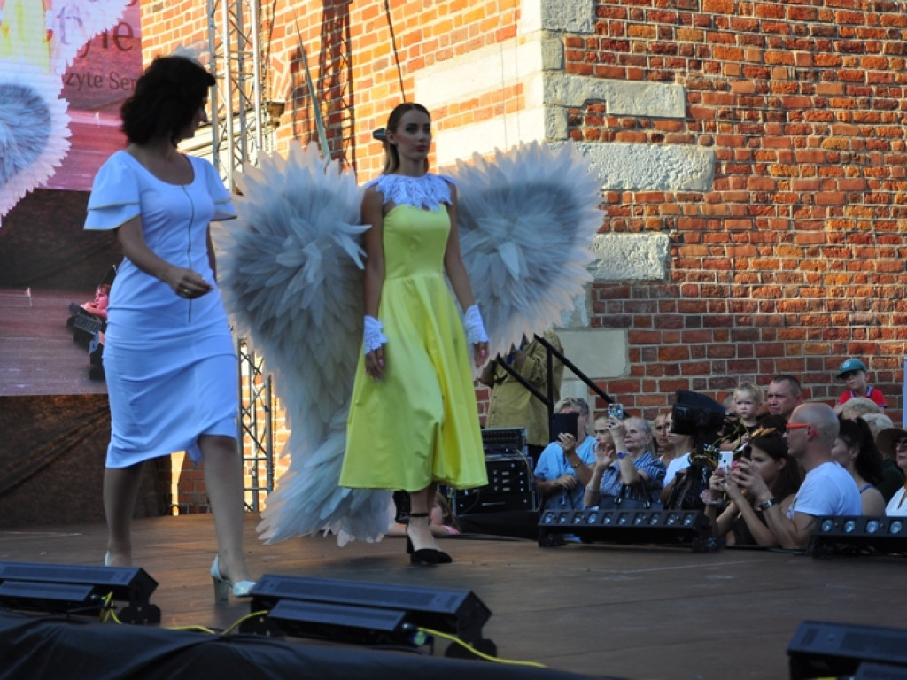 Sandomierz stolicą polskiej mody. Wielki pokaz na zakończenie Nadwiślańskiego Fashion Week [zdjęcia]