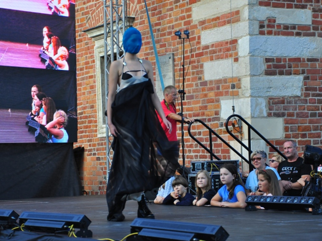 Sandomierz stolicą polskiej mody. Wielki pokaz na zakończenie Nadwiślańskiego Fashion Week [zdjęcia]