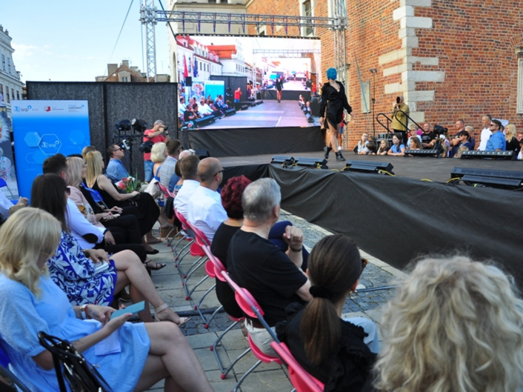 Sandomierz stolicą polskiej mody. Wielki pokaz na zakończenie Nadwiślańskiego Fashion Week [zdjęcia]