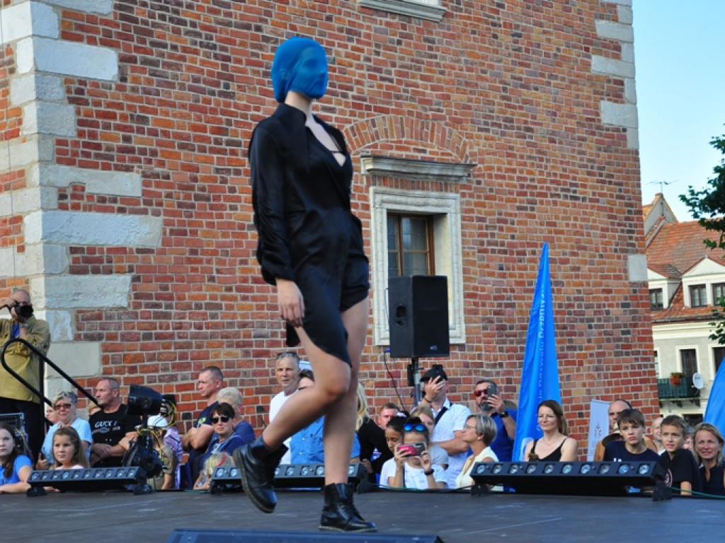 Sandomierz stolicą polskiej mody. Wielki pokaz na zakończenie Nadwiślańskiego Fashion Week [zdjęcia]