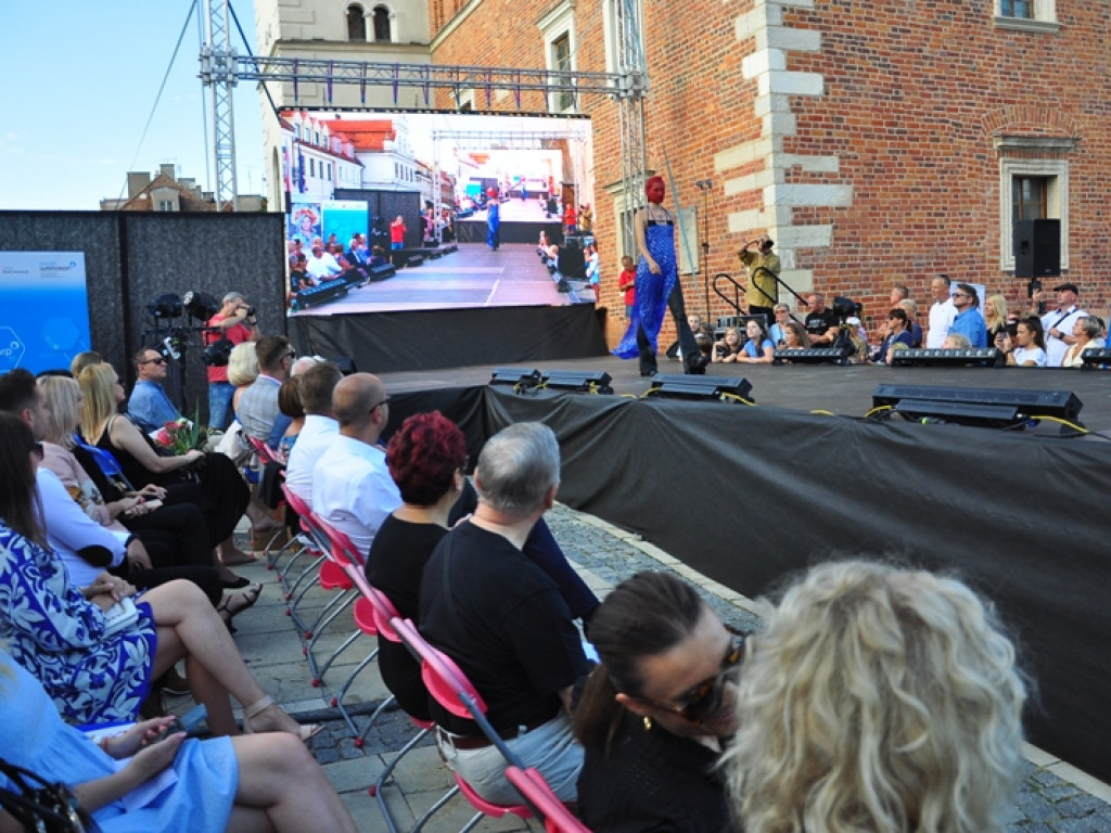 Sandomierz stolicą polskiej mody. Wielki pokaz na zakończenie Nadwiślańskiego Fashion Week [zdjęcia]