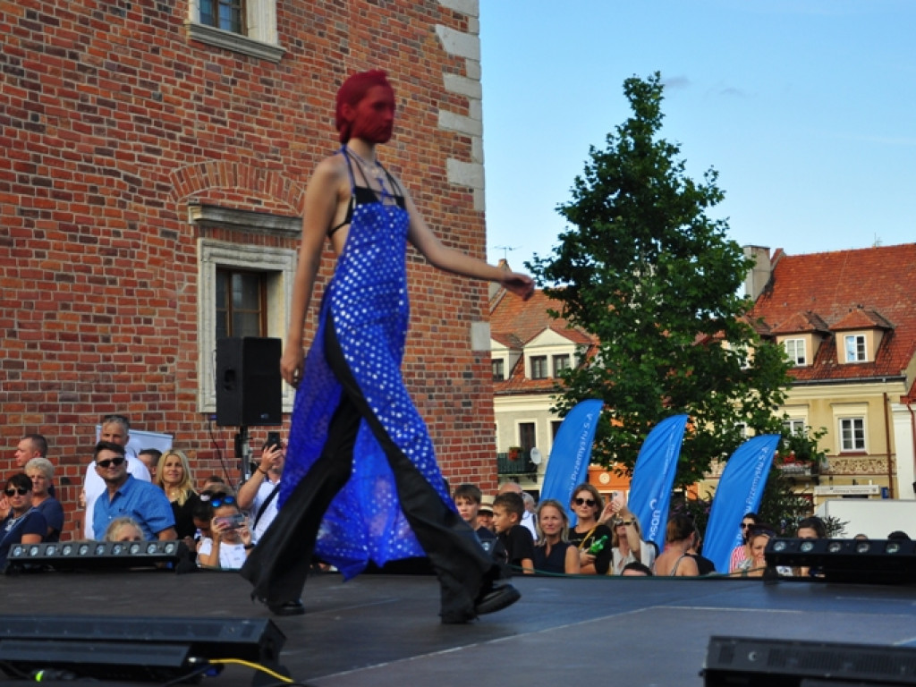 Sandomierz stolicą polskiej mody. Wielki pokaz na zakończenie Nadwiślańskiego Fashion Week [zdjęcia]