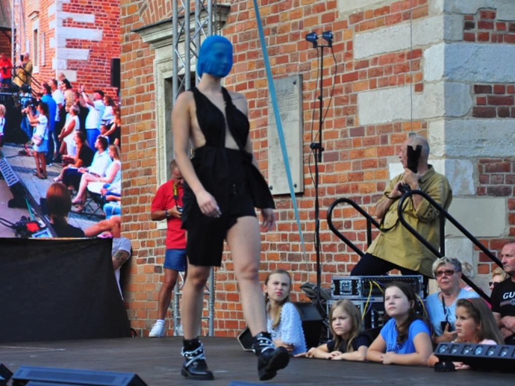 Sandomierz stolicą polskiej mody. Wielki pokaz na zakończenie Nadwiślańskiego Fashion Week [zdjęcia]