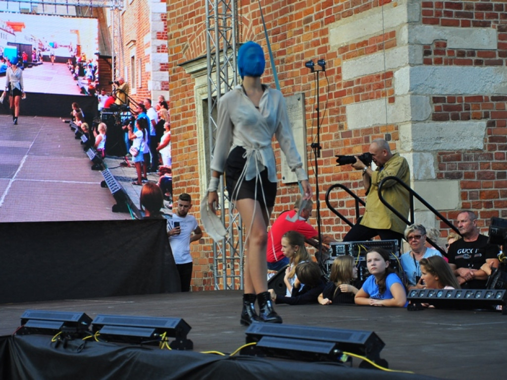 Sandomierz stolicą polskiej mody. Wielki pokaz na zakończenie Nadwiślańskiego Fashion Week [zdjęcia]