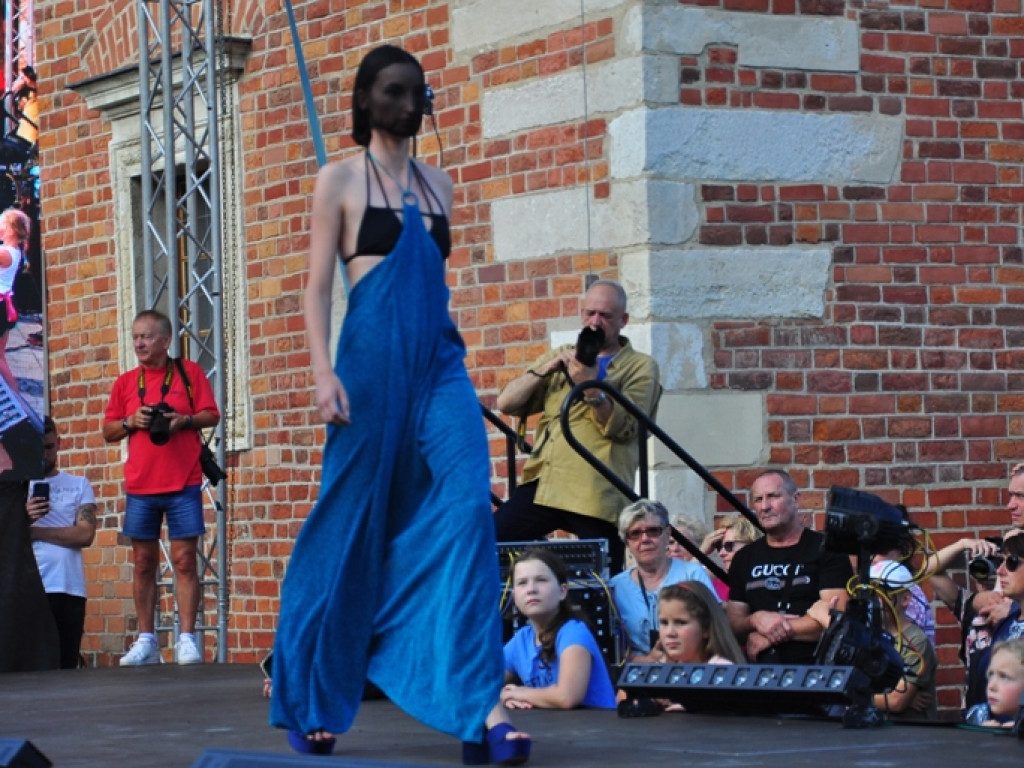 Sandomierz stolicą polskiej mody. Wielki pokaz na zakończenie Nadwiślańskiego Fashion Week [zdjęcia]