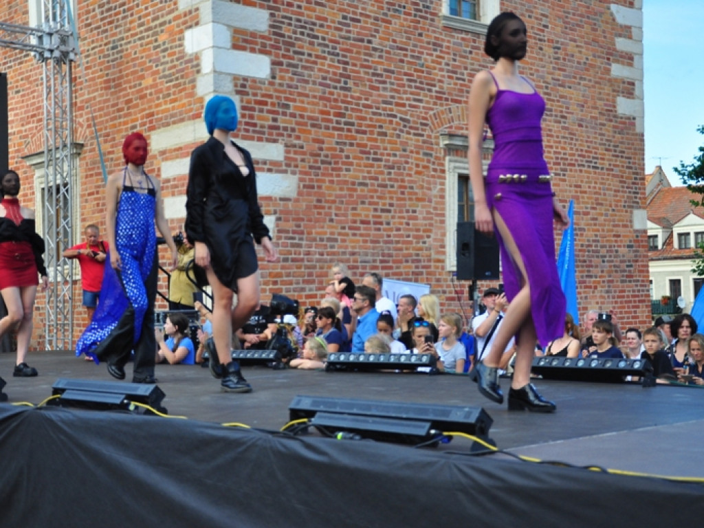 Sandomierz stolicą polskiej mody. Wielki pokaz na zakończenie Nadwiślańskiego Fashion Week [zdjęcia]