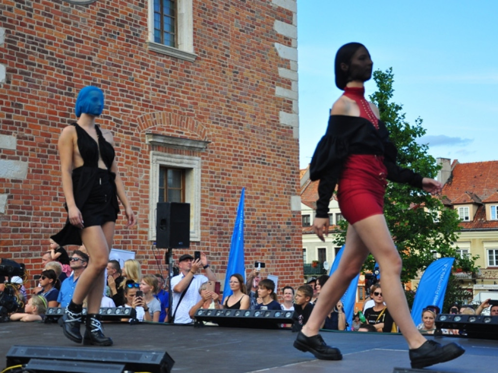 Sandomierz stolicą polskiej mody. Wielki pokaz na zakończenie Nadwiślańskiego Fashion Week [zdjęcia]