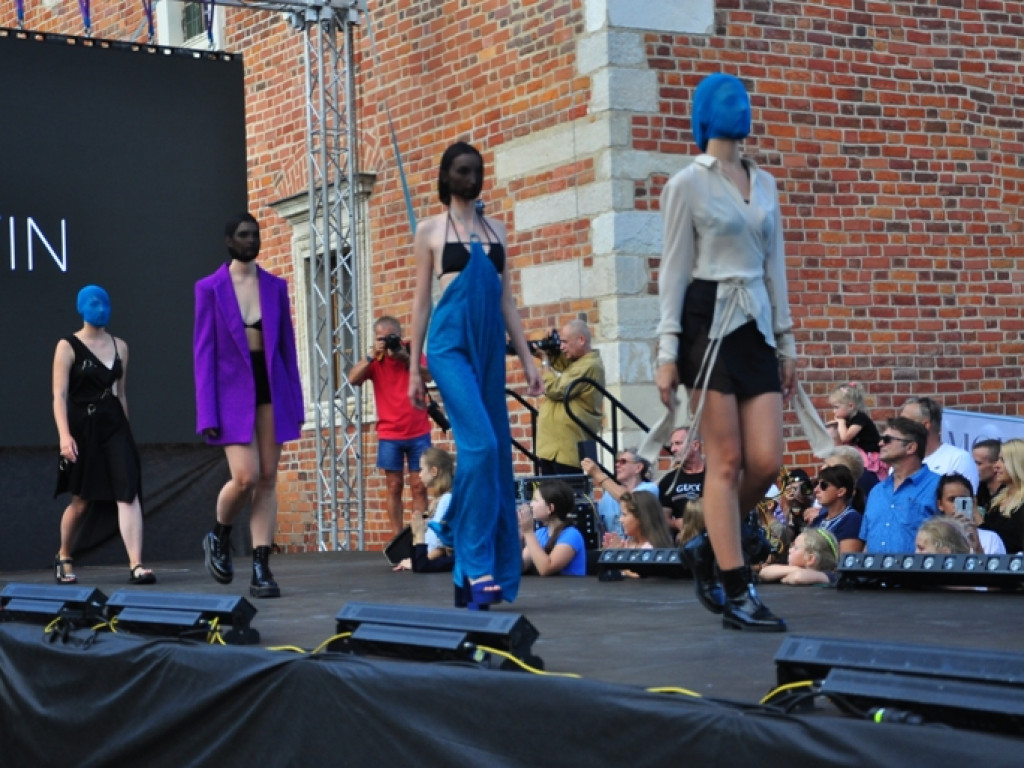 Sandomierz stolicą polskiej mody. Wielki pokaz na zakończenie Nadwiślańskiego Fashion Week [zdjęcia]