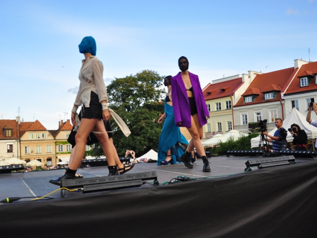 Sandomierz stolicą polskiej mody. Wielki pokaz na zakończenie Nadwiślańskiego Fashion Week [zdjęcia]