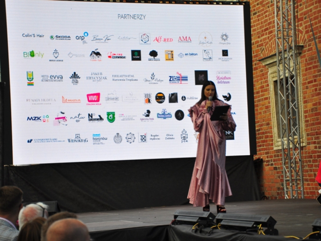 Sandomierz stolicą polskiej mody. Wielki pokaz na zakończenie Nadwiślańskiego Fashion Week [zdjęcia]