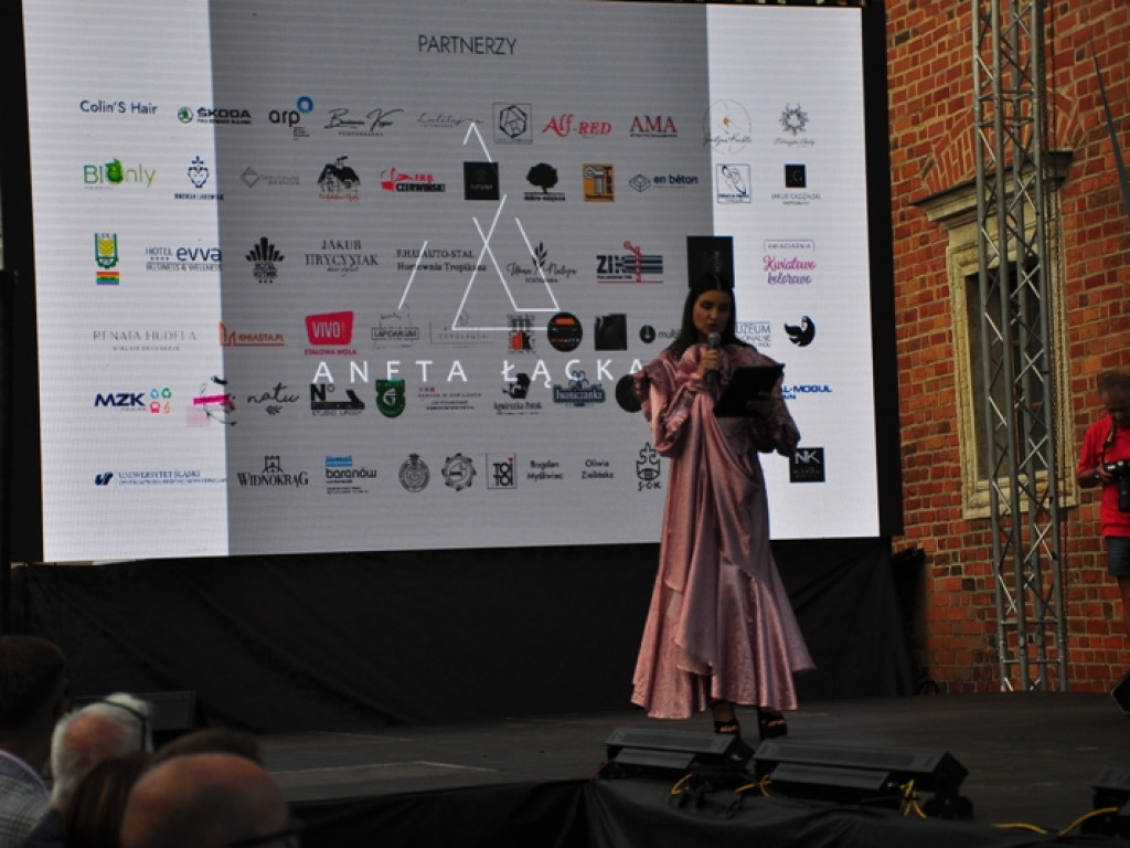 Sandomierz stolicą polskiej mody. Wielki pokaz na zakończenie Nadwiślańskiego Fashion Week [zdjęcia]