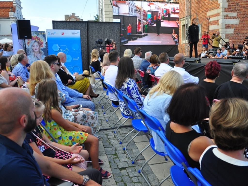 Sandomierz stolicą polskiej mody. Wielki pokaz na zakończenie Nadwiślańskiego Fashion Week [zdjęcia]