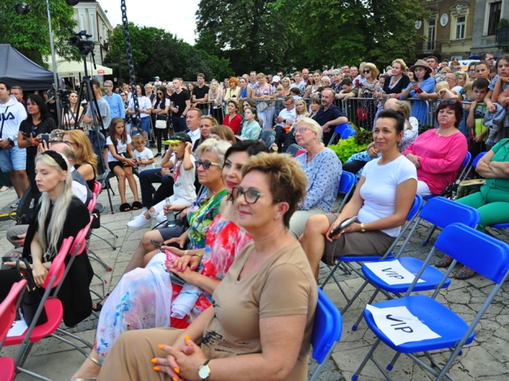 Sandomierz stolicą polskiej mody. Wielki pokaz na zakończenie Nadwiślańskiego Fashion Week [zdjęcia]